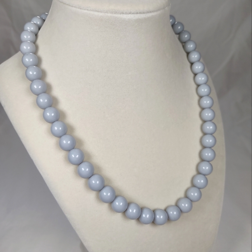 Vintage Gray Oops A Daisy Plastic Beaded 18" Necklace